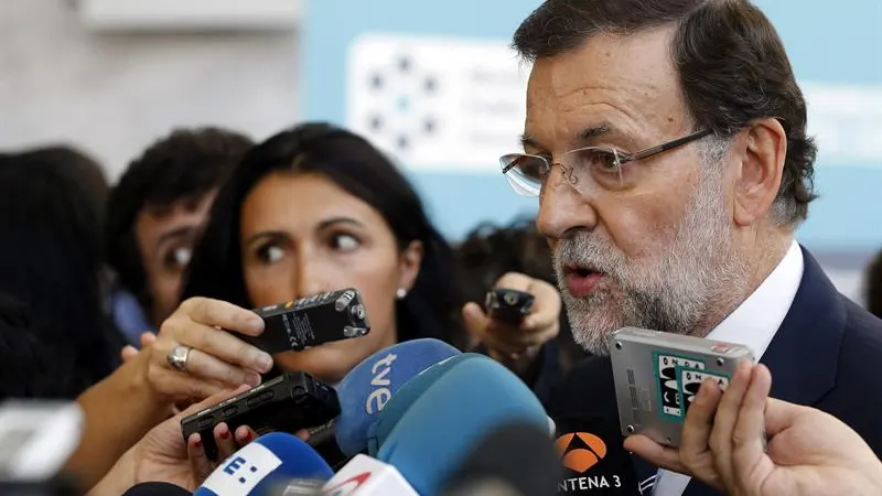 Mariano Rajoy habla con los medios