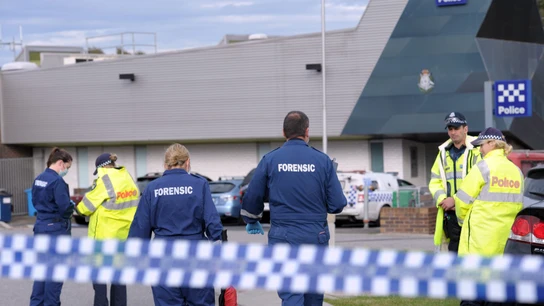 Los forenses investigan la zona de Melbourne en la que ha sido abatido un joven yihadista Los forenses investigan la zona de Melbourne en la que ha sido abatido un joven yihadista