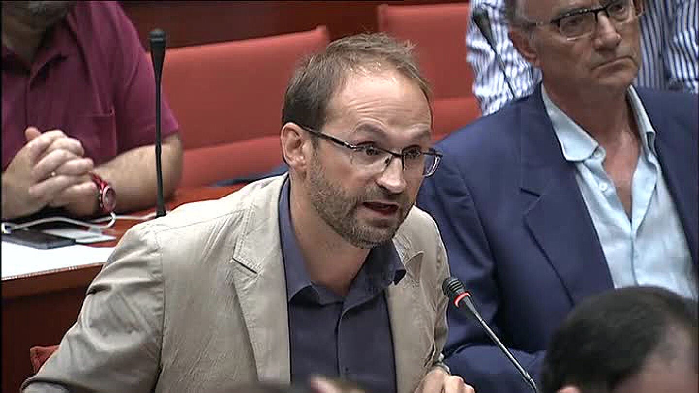 El l&iacute;der de ICV, Joan Herrera, durante la comparecencia de Pujol en el Parlament