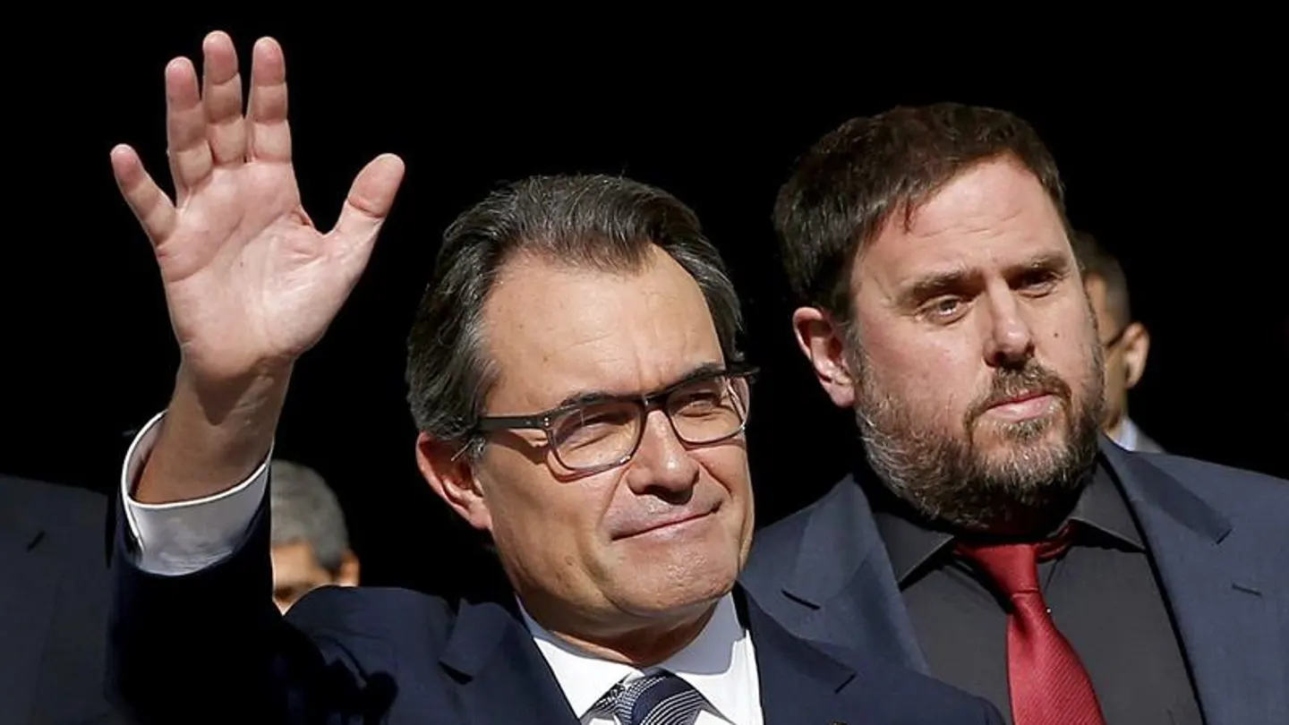 Mas y Junqueras tras la firma del decreto de convocatoria de la consulta del 9N Mas y Junqueras tras la firma del decreto de convocatoria de la consulta del 9N
