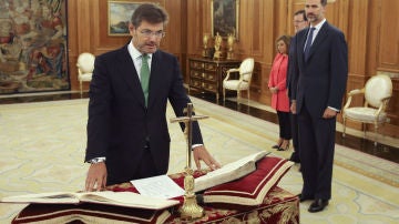 Rafael Catalá jura su cargo ante el Felipe VI