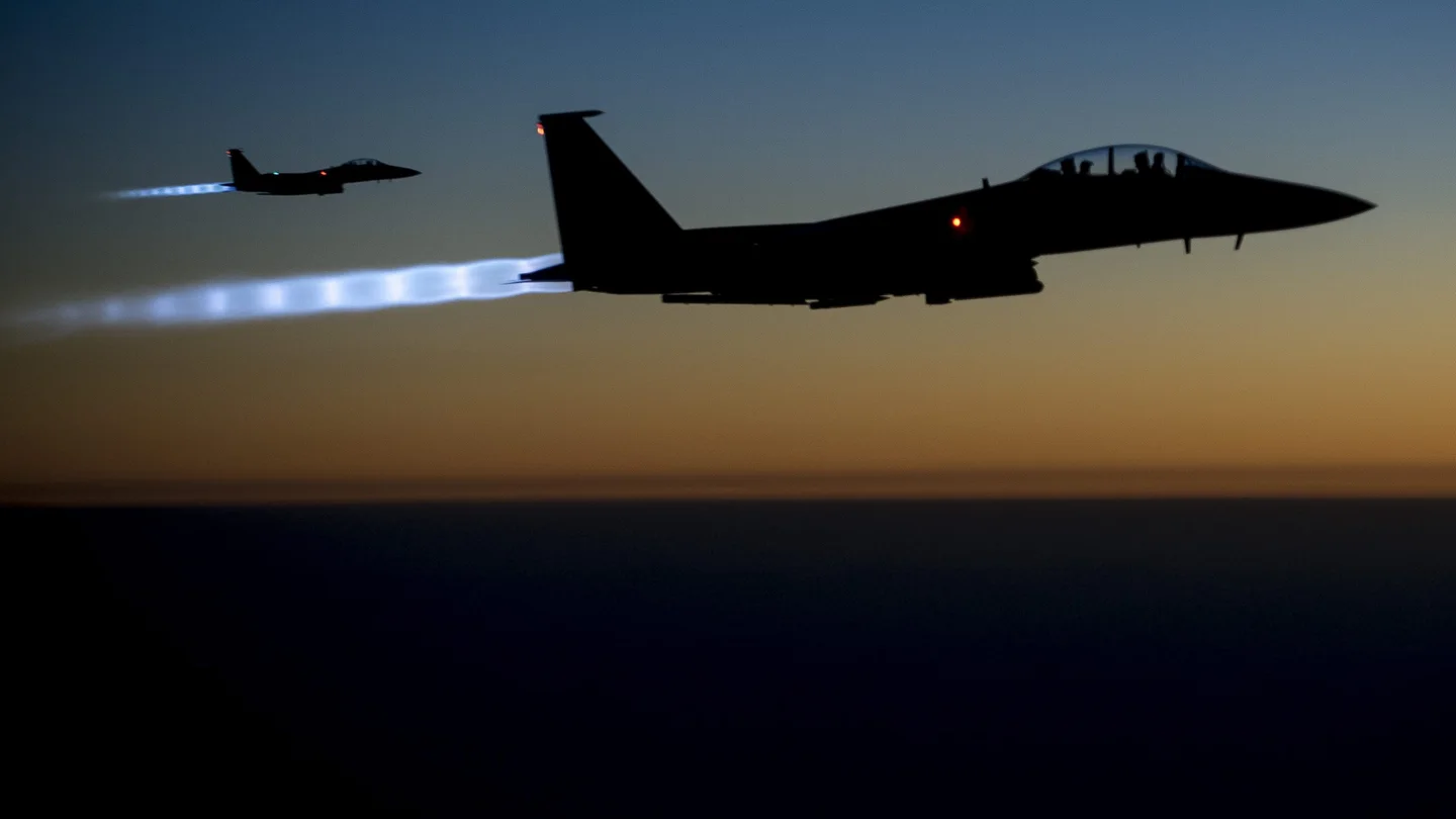Dos cazas en el cielo Dos cazas sobrevolando el norte de Irak.