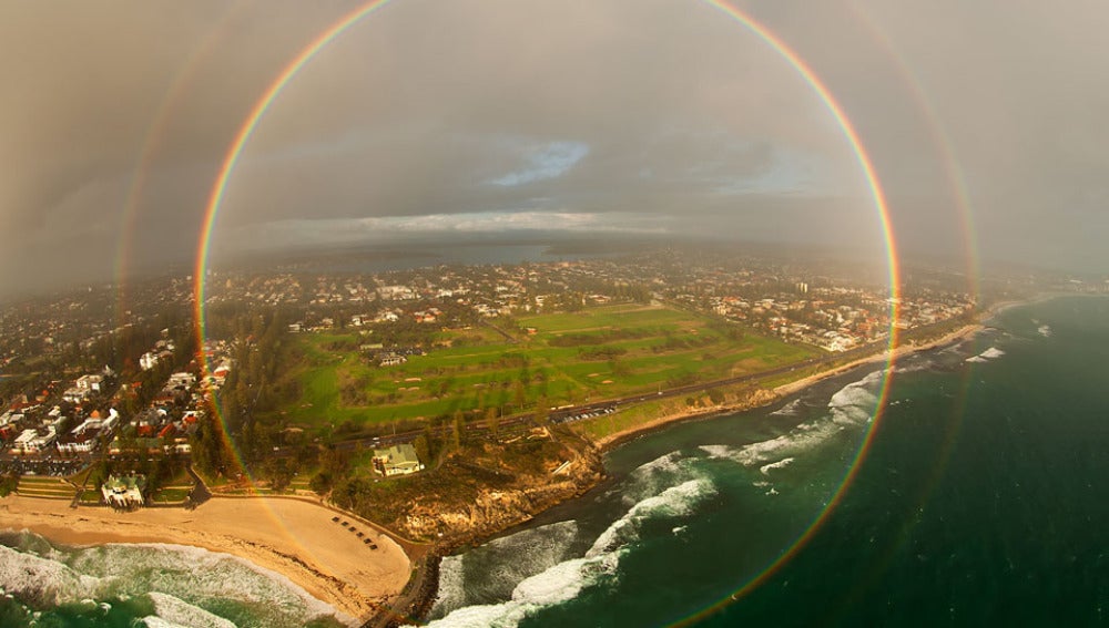 Resultado de imagen de arcoiris desde un avion