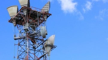 Torre de telefonía de entorno rural