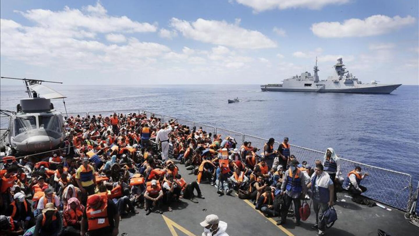 Miles de inmigrantes en Italia