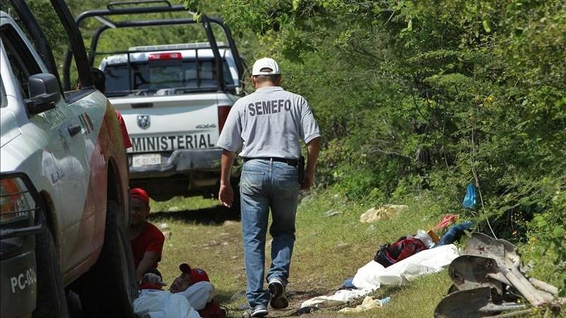 Personal del Servicio Médico Forense continúa trabajando en la zona