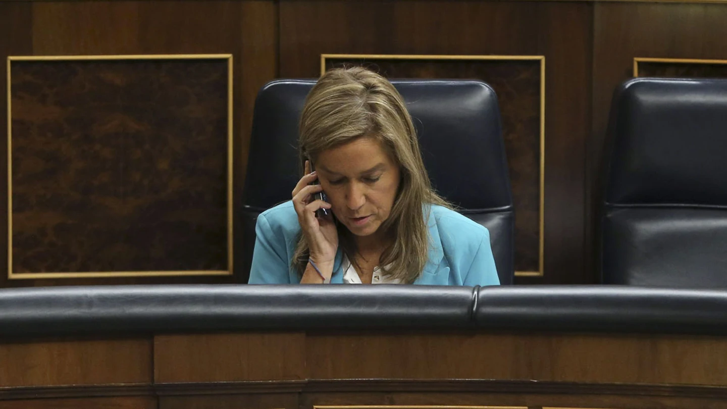Ana Mato en la sesión de control Ana Mato en la sesión de control
