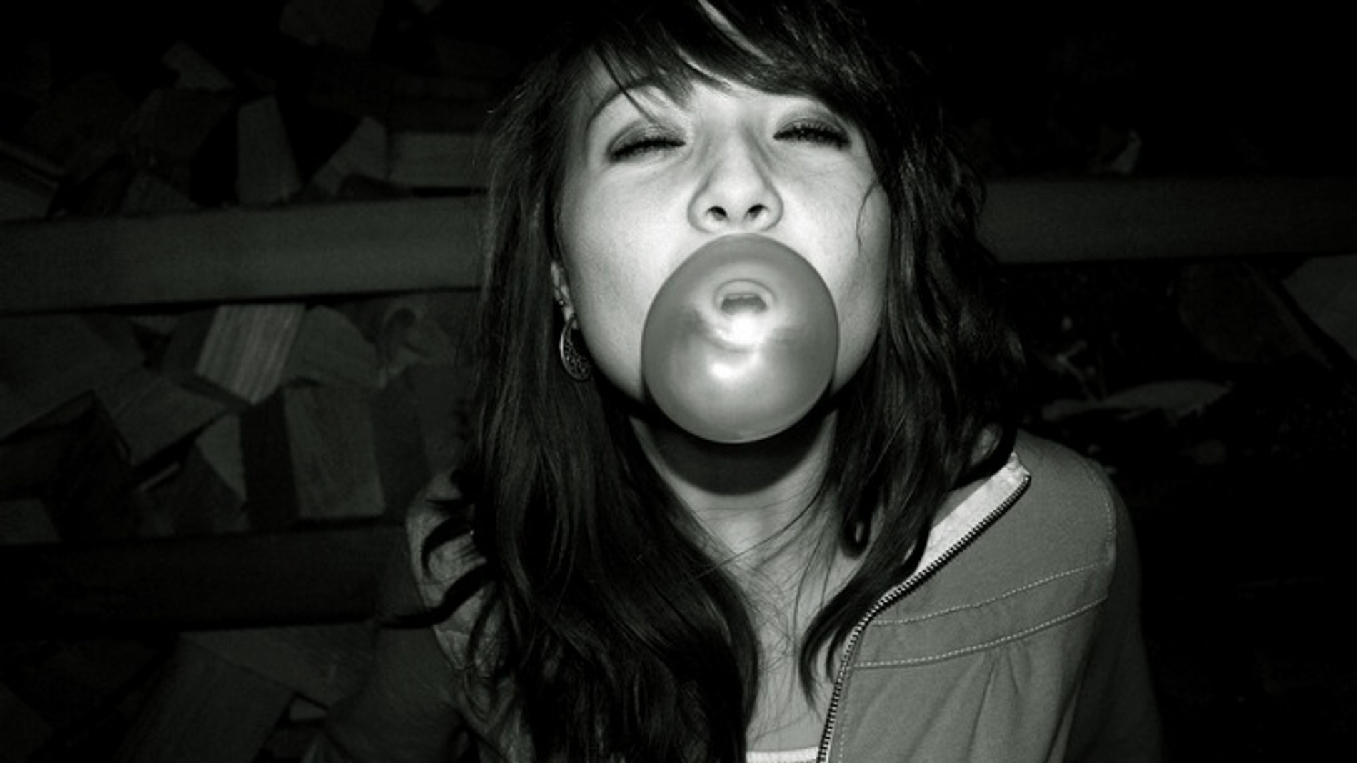 Mascar un chicle puede generar una pequeña cantidad de energía