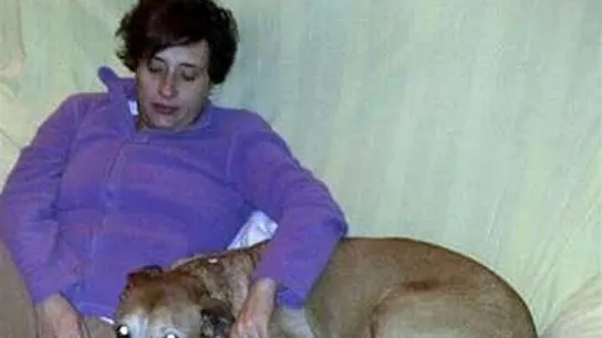 Teresa Romero junto a su perro, Excalibur Teresa Romero junto a su perro, Excalibur
