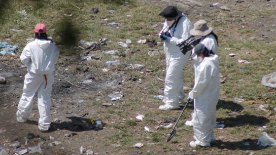 Espertos forenses buscan a los 43 estudiantes mexicanos desaparecidos