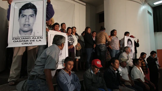 Familiares de los estudiantes desaparecidos Familiares de los estudiantes desaparecidos