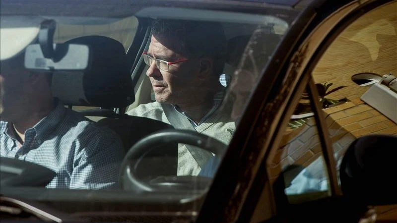 Francisco Granados sale en un coche de la Guardia Civil de su domicilio Francisco Granados sale en un coche de la Guardia Civil de su domicilio