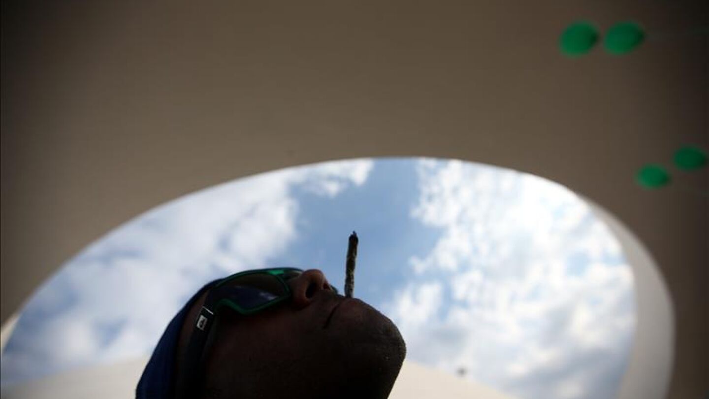 Como en otros 22 estados, el uso medicinal de la marihuana ya es legal en Washington, donde adem&aacute;s el Ayuntamiento despenaliz&oacute; el a&ntilde;o pasado la posesi&oacute;n de peque&ntilde;as cantidades de marihuana, 