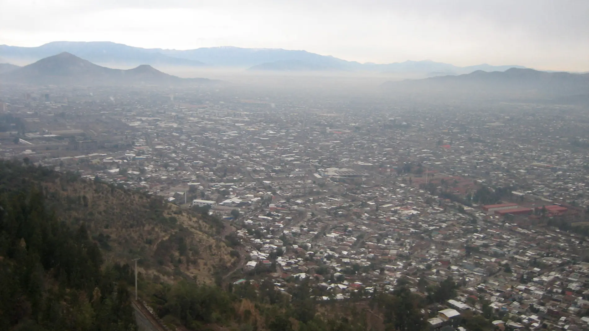 Pulución sobre la ciudad de Santiago de