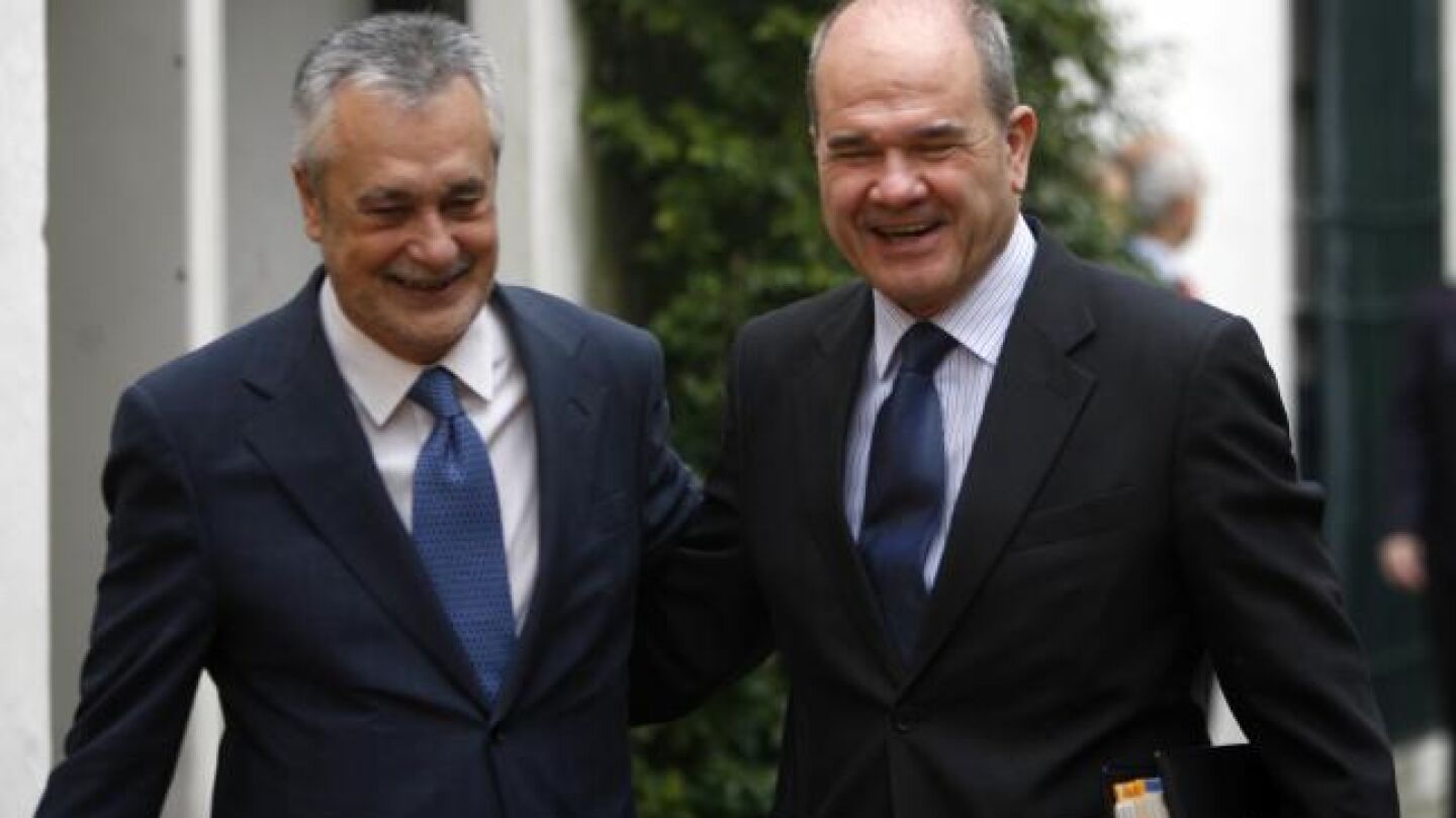 Jos&eacute; Antonio Gri&ntilde;&aacute;n y Manuel Chaves tras una reuni&oacute;n.