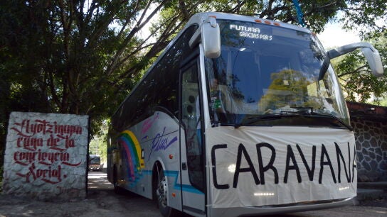 Los familiares de los 43 estudiantes desaparecidos recorren M&eacute;xico durante una semana