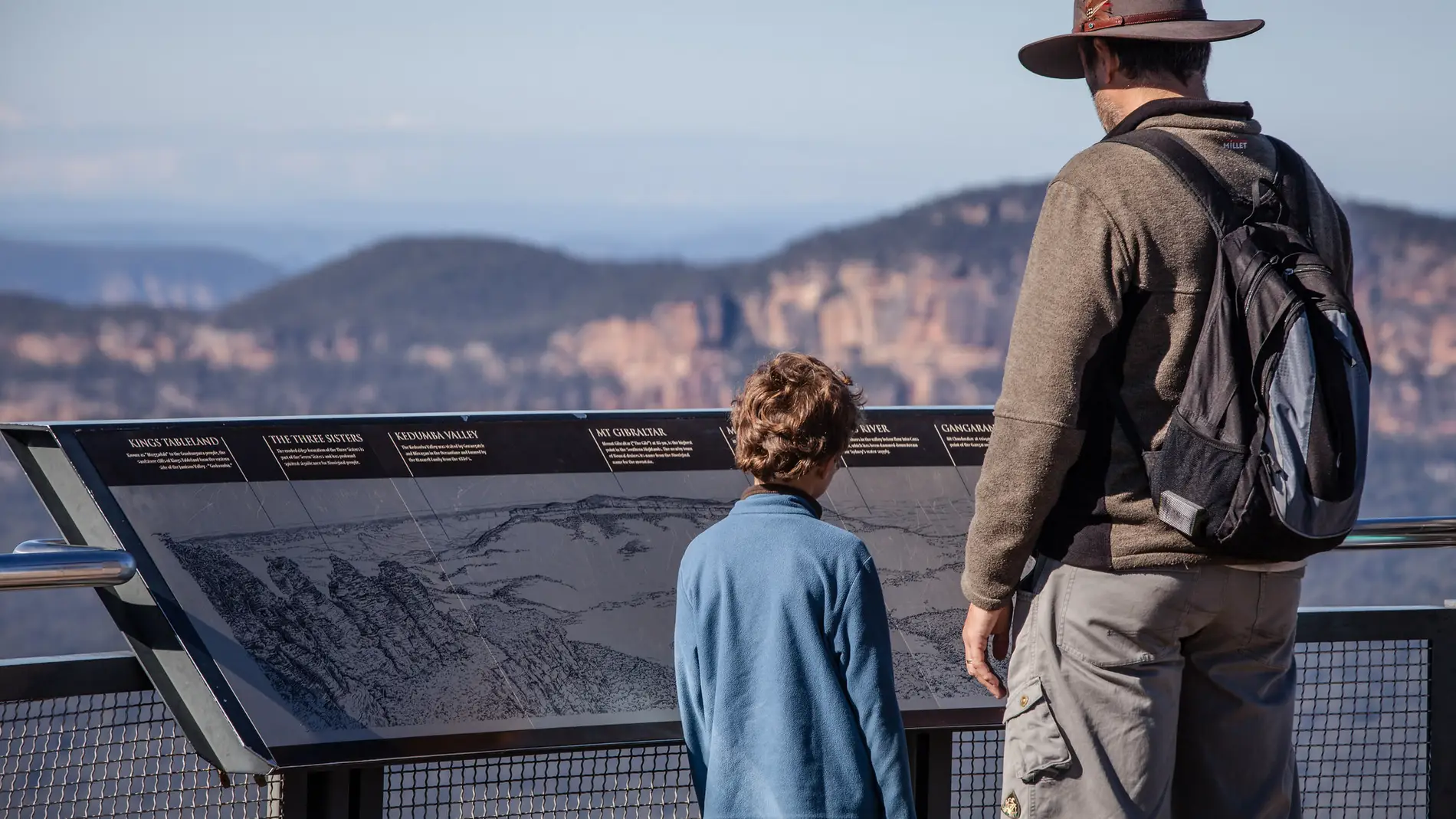 Dos visitantes en el Blue Mountains Nati