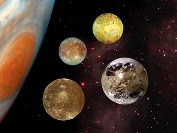 Las cuatro lunas más grandes de Júpiter (Io, Europa, Ganymede y Callisto) son conocidas como los satélites de Galileo Las cuatro lunas más grandes de Júpiter (Io, Europa, Ganymede y Callisto) son conocidas como los satélites de Galileo