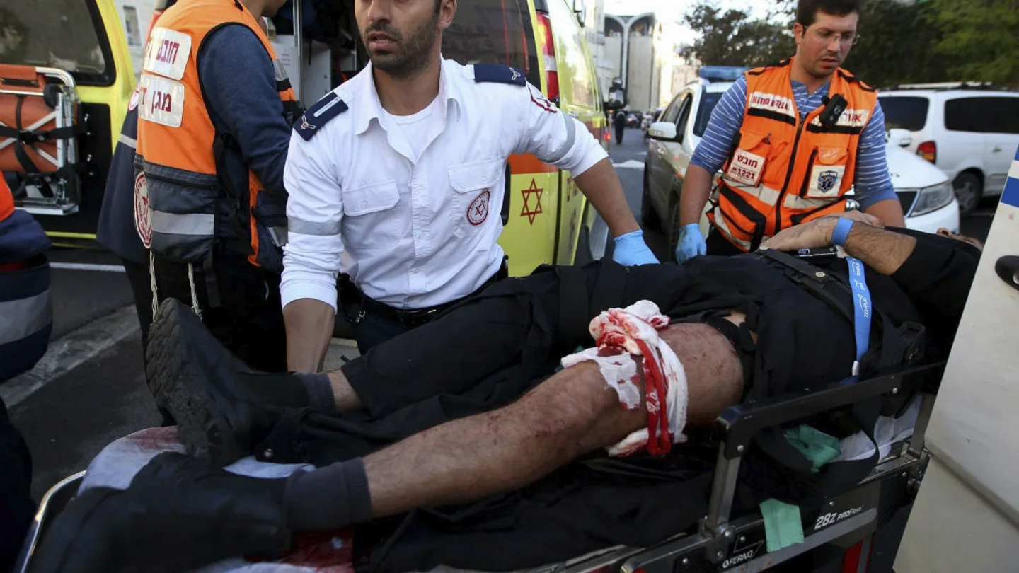 Un israelí herido en una sinagoga en Jerusalén Un israelí herido en una sinagoga en Jerusalén