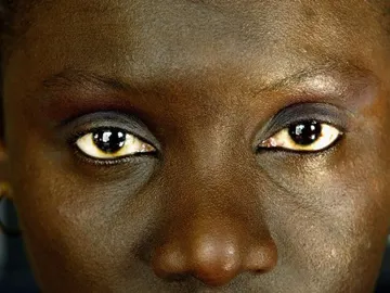 Mirada de mujer de raza negra Mirada de mujer de raza negra