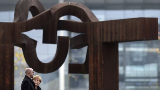 Merkel: "El reconocimiento de un estado palestino unilateralmente proclamado no ser&iacute;a una salida adecuada"