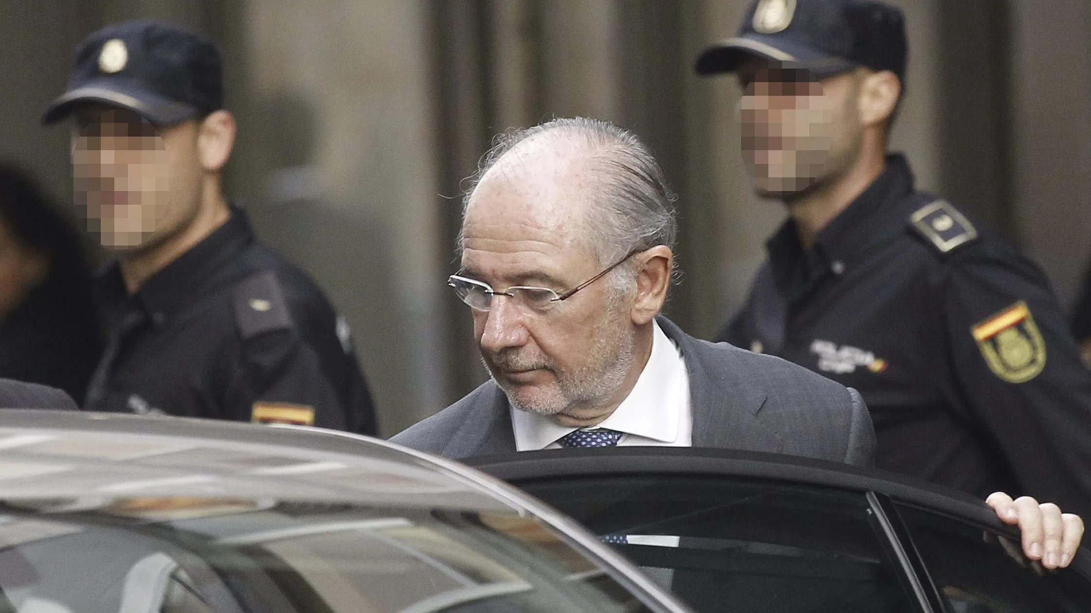 La Audiencia Nacional sitúa a Rato como responsable de la emisión de las 'tarjetas black' La Audiencia Nacional sitúa a Rato como responsable de la emisión de las 'tarjetas black'