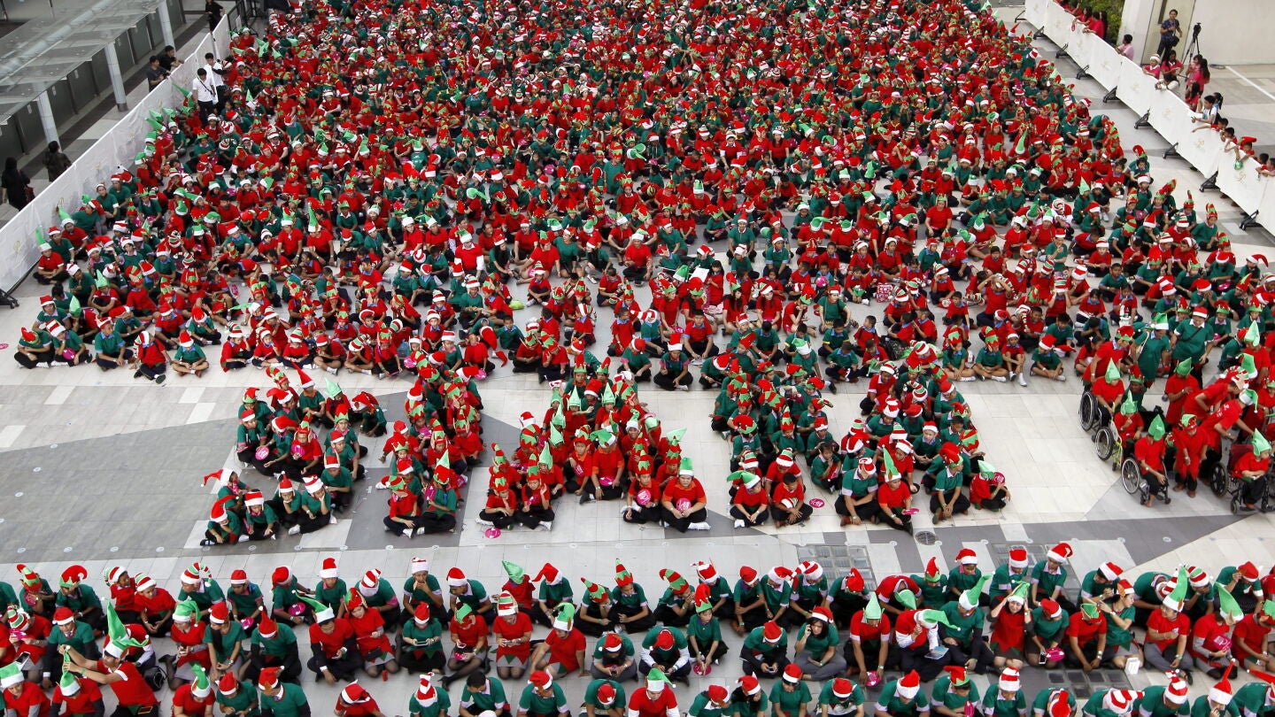 Llegan los Elfos de Pap&aacute; Noel a Tailandia (25-11-2014)