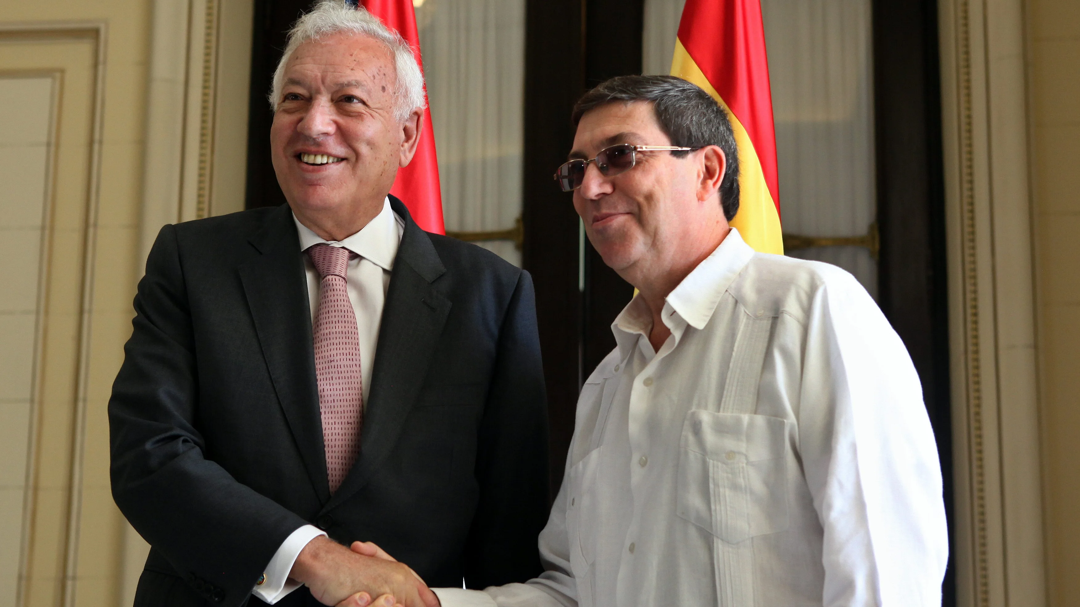 José Manuel García-Margallo (i), se reúne con el canciller cubano, Bruno Rodríguez (d)