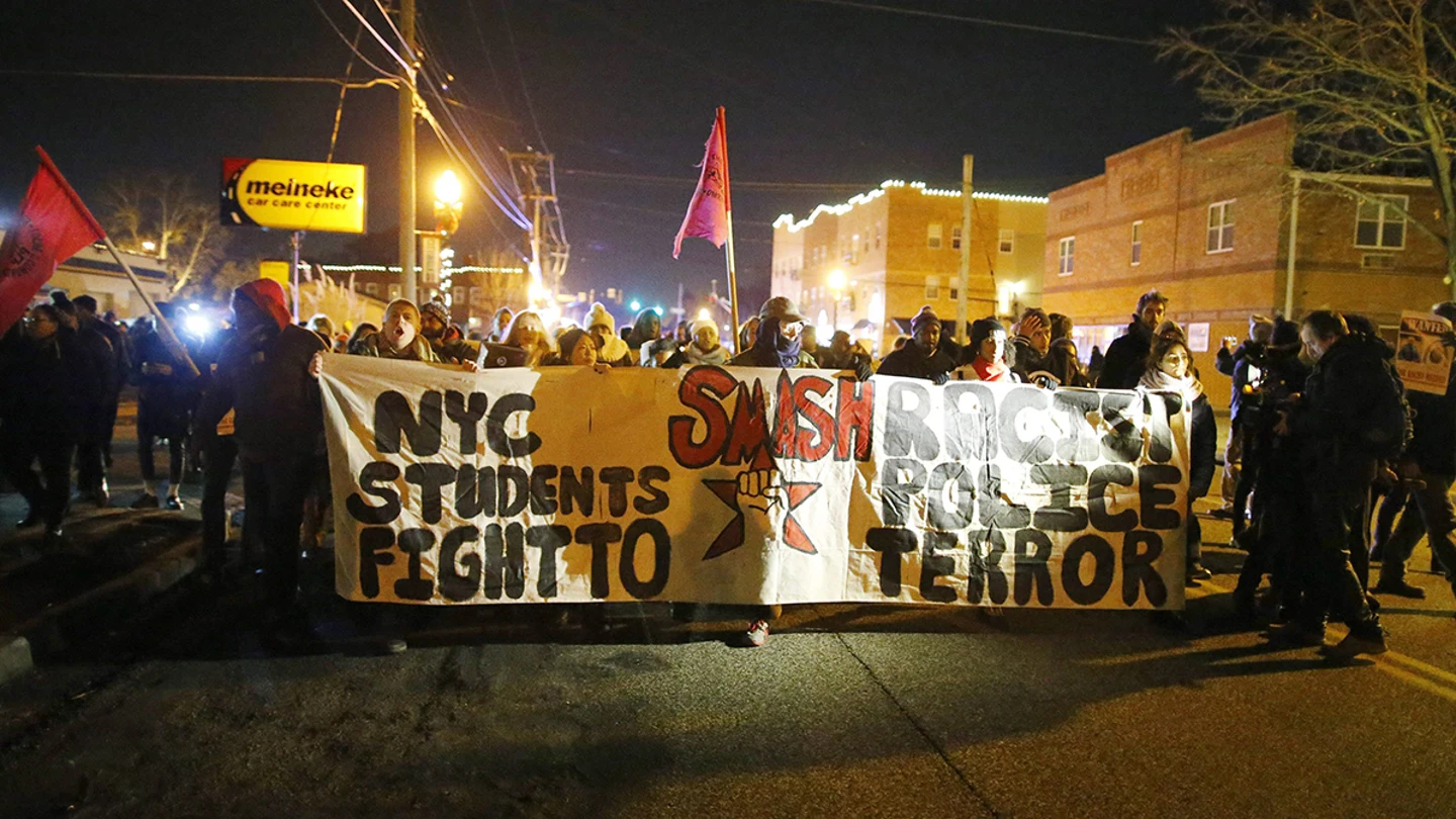 Ferguson continúa en pie de guerra contra la discriminación racial por la sentencia del 'Caso Brown' Ferguson continúa en pie de guerra contra la discriminación racial por la sentencia del 'Caso Brown'