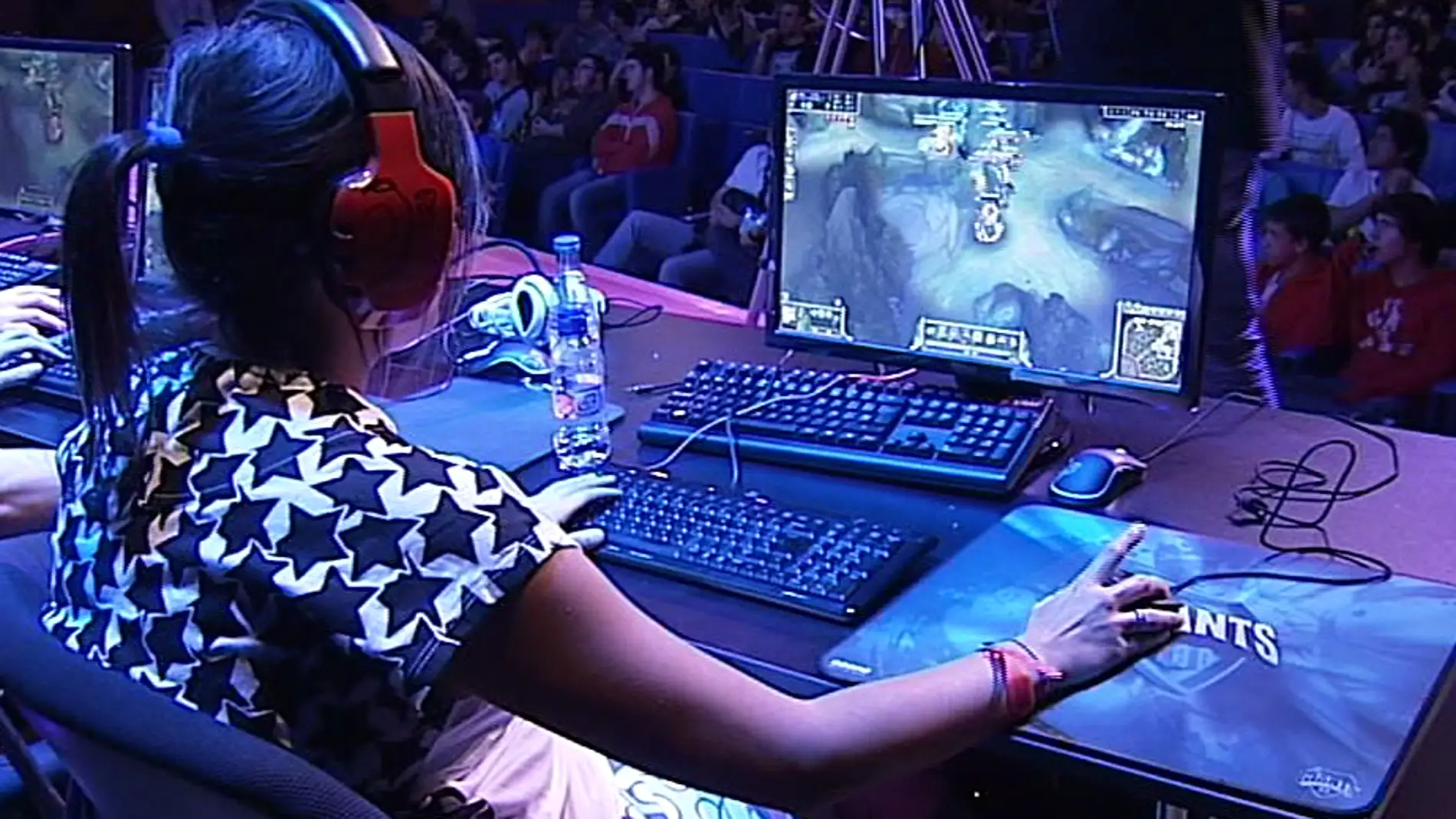 Jugadora con League of Legends