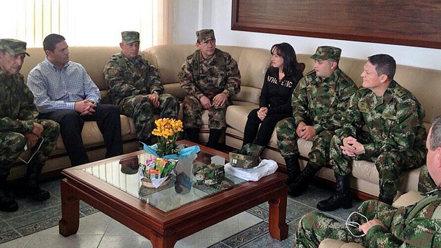 La guerrilla colombiana de las FARC libera a tres secuestrados
