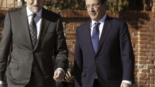 Rajoy viaja a Par&iacute;s y dise&ntilde;a con Hollande el plan de interconexiones para que financie la UE
