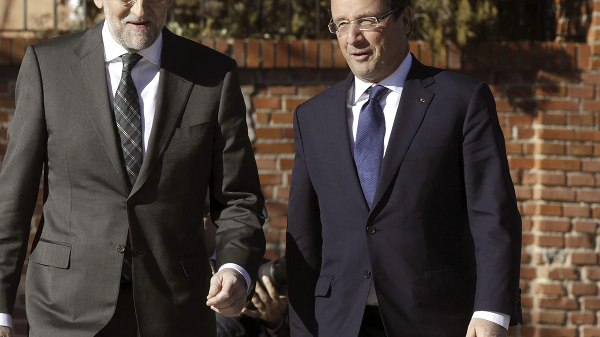 Rajoy viaja a París y diseña con Hollande el plan de interconexiones para que financie la UE Rajoy viaja a París y diseña con Hollande el plan de interconexiones para que financie la UE