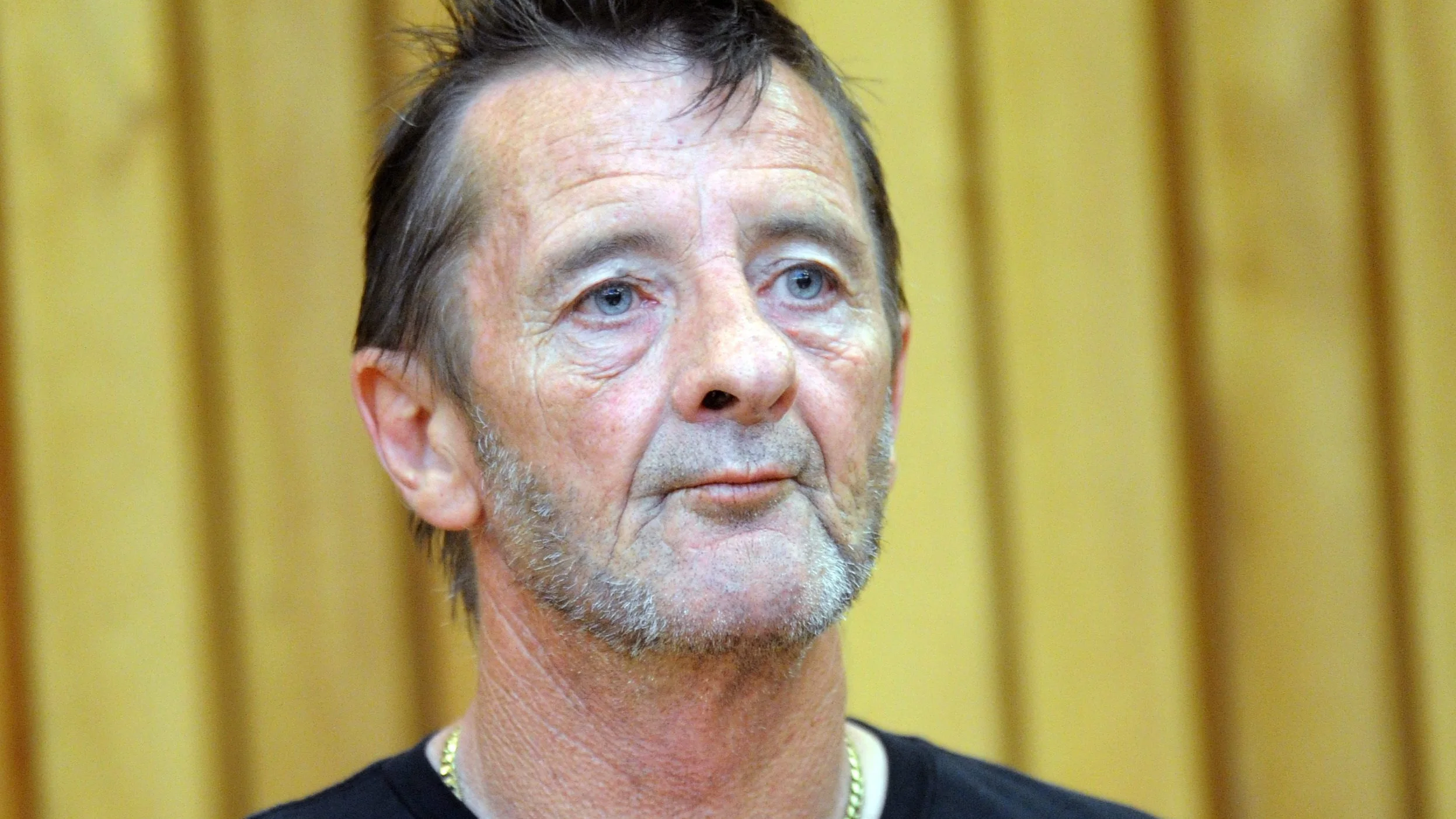 El baterista de la banda de rock AC/DC Phil Rudd