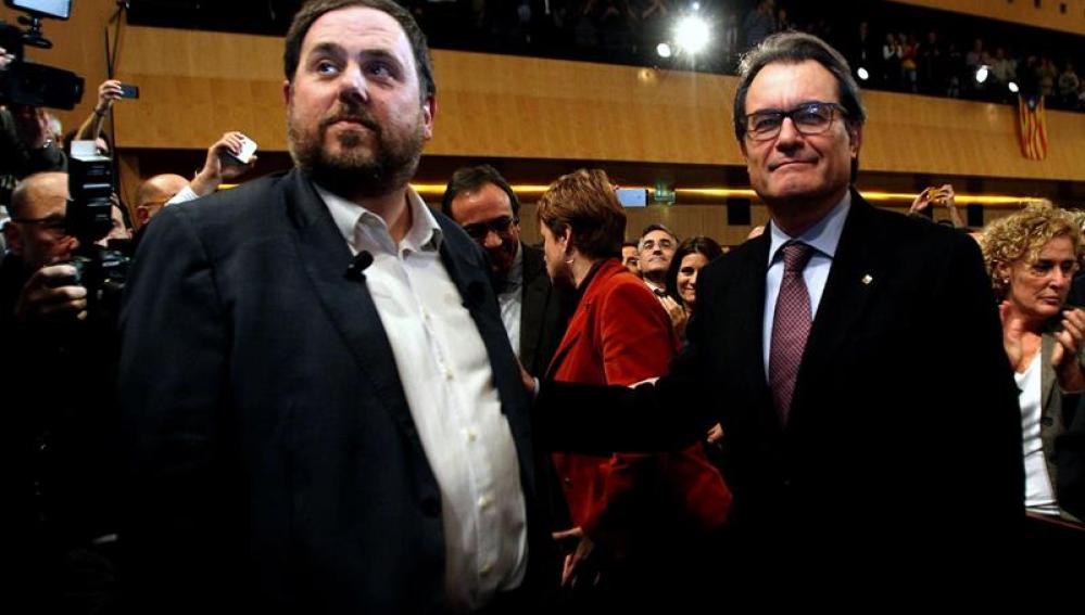 Oriol Junqueras saluda a Artur Mas.