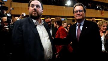 Oriol Junqueras saluda a Artur Mas.