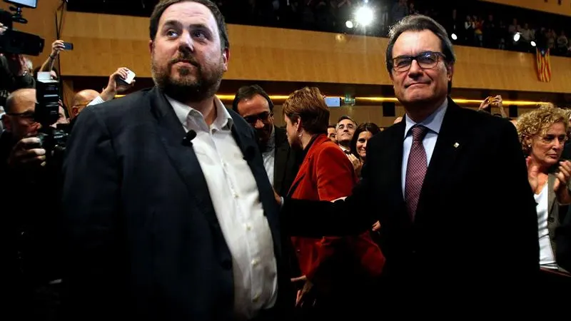 Oriol Junqueras saluda a Artur Mas.