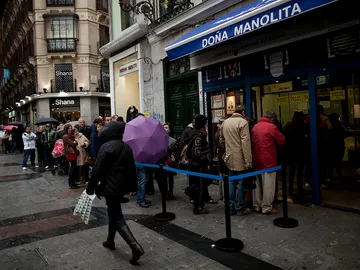 Lotería de Navidad 2019: ¿Por qué es tan popular la administración de lotería de Doña Manolita? Lotería de Navidad 2019: ¿Por qué es tan popular la administración de lotería de Doña Manolita?