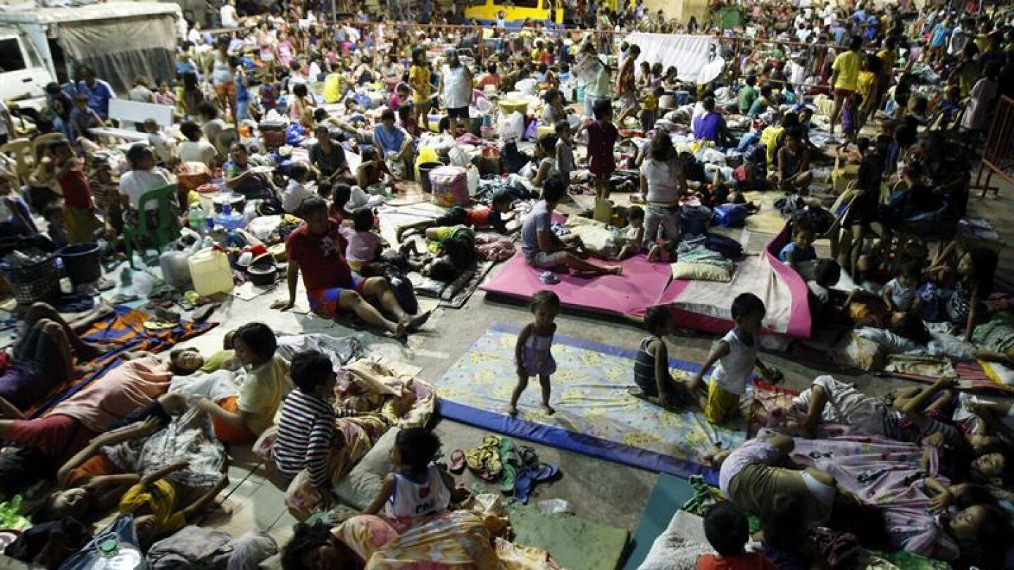 Evacuados por el tif&oacute;n Hagupit en Filipinas 