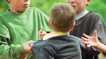 Un niño sufriendo acoso escolar