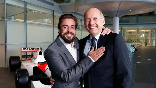 Fernando Alonso y Ron Dennis en Woking Fernando Alonso y Ron Dennis en Woking