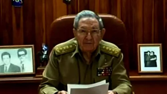 Raúl Castro habla ante los medios Raúl Castro habla ante los medios