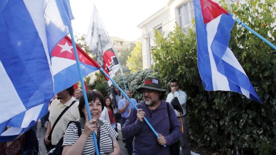 Cubanos celebran el acuerdo entre su pa&iacute;s y EEUU