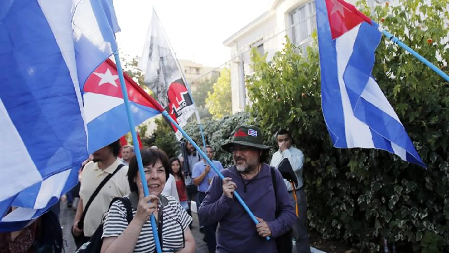 Cubanos celebran el acuerdo entre su país y EEUU Cubanos celebran el acuerdo entre su país y EEUU