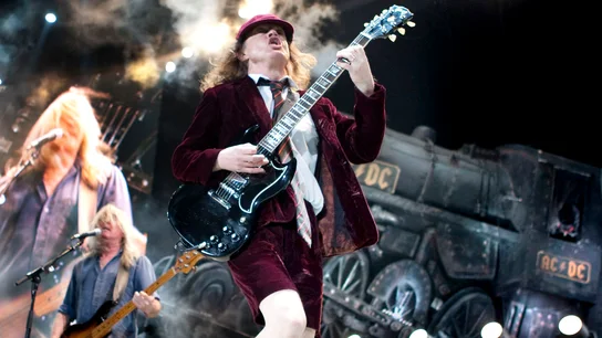 El guitarrista escocés del grupo de rock AC/DC, El guitarrista escocés del grupo de rock AC/DC,