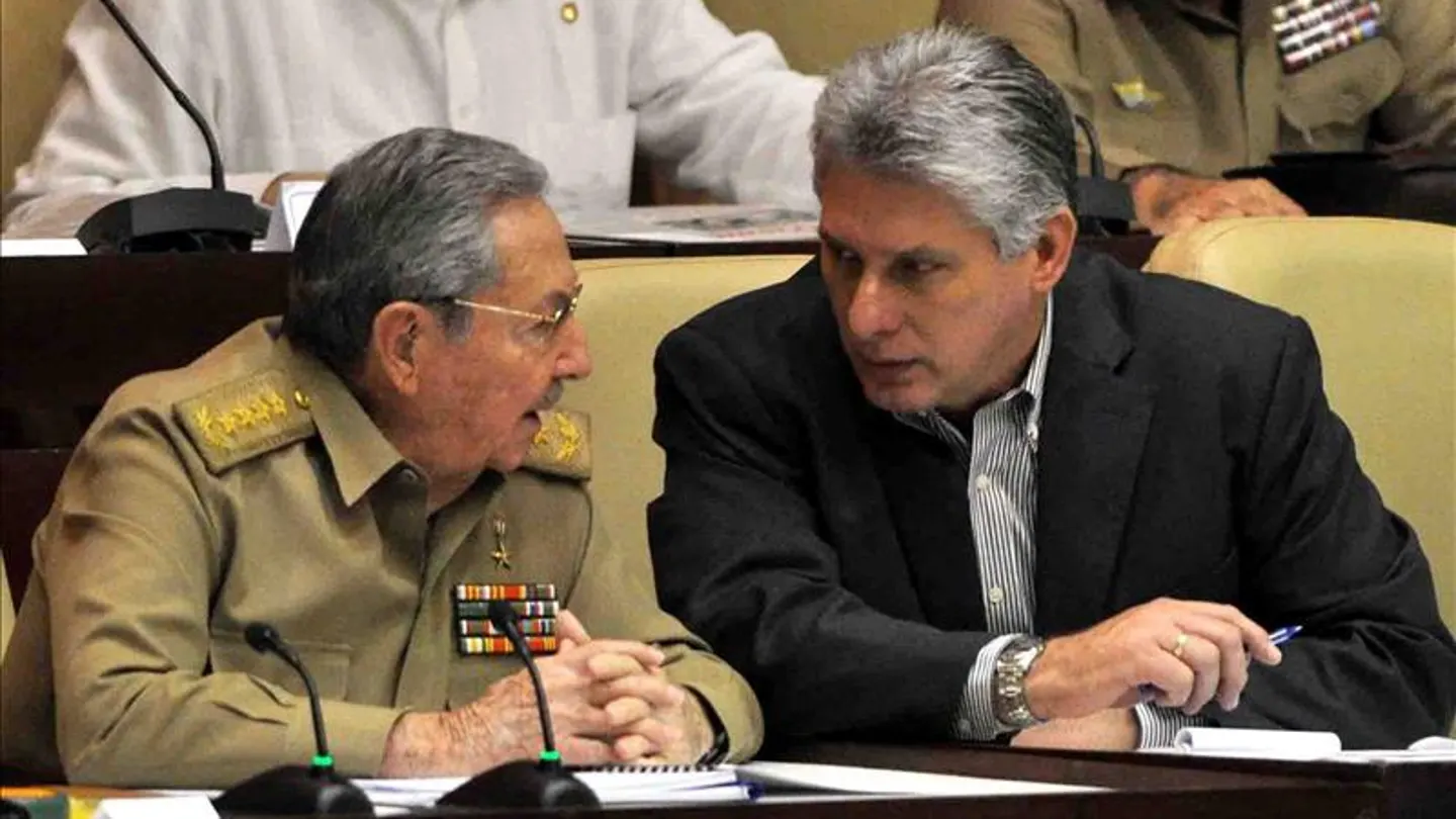 El presidente de Cuba, Raúl Castro y el primer vicepresidente Miguel Díaz-Canel El presidente de Cuba, Raúl Castro y el primer vicepresidente Miguel Díaz-Canel