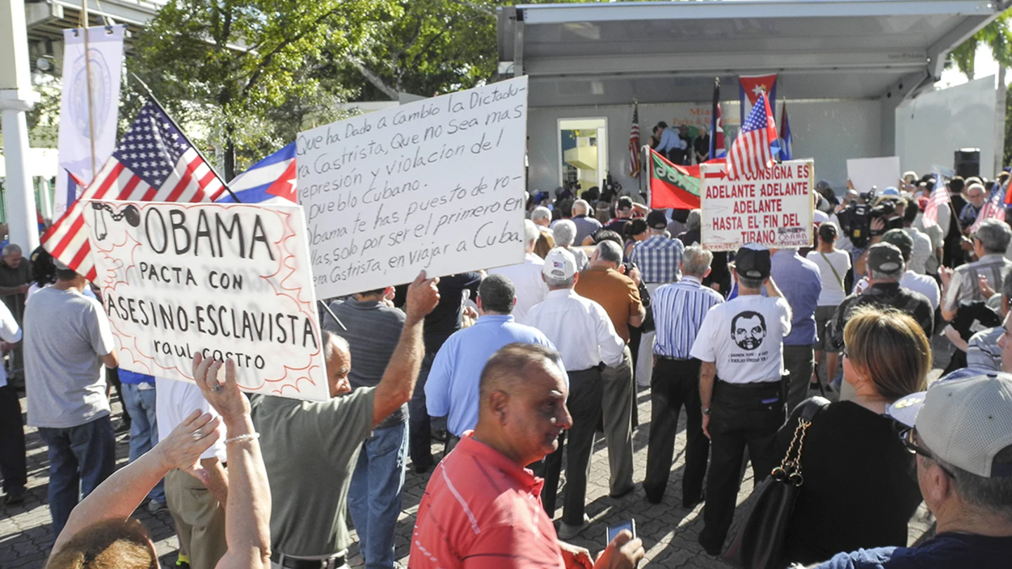 Cubanos de EEUU se manifiestan en Miami en contra de la apertura Cubanos de EEUU se manifiestan en Miami en contra de la apertura