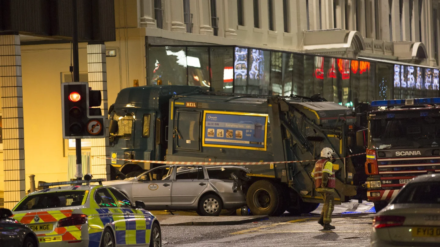 Un camión de basuras ha arrollado a seis viandantes en Escocia Un camión de basuras ha arrollado a seis viandantes en Escocia