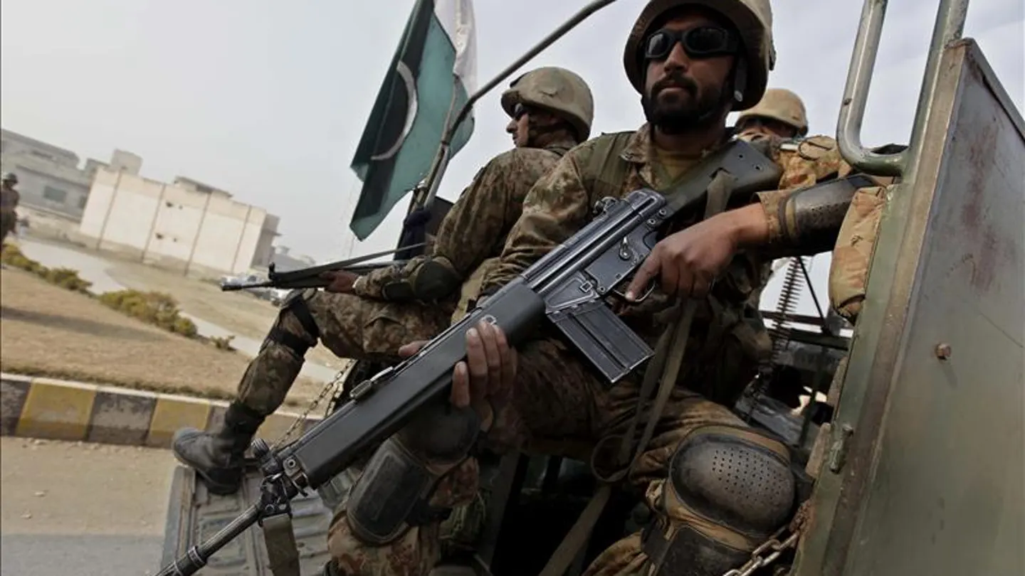 Soldados paquistaníes en Pakistán. Soldados paquistaníes en Pakistán.