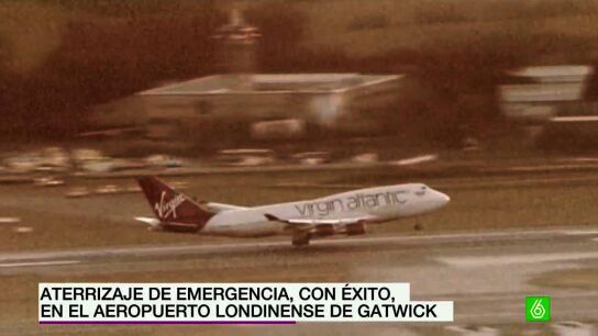 Avi&oacute;n de Virgin Atlantic aterrizando